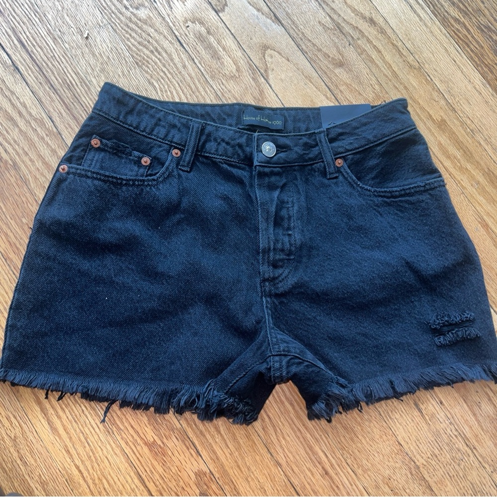 NWT House Of Harlow 1960 Black Denim High Rise Mom Frayed Hem Shorts, Size 26